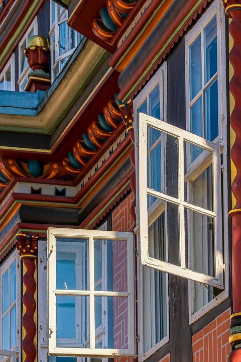 You are currently viewing A Comprehensive Guide to Window Frame Materials